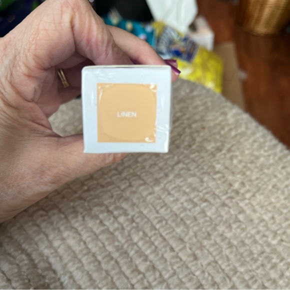 Hide Premium Invisible Oil-Free Foundation in Shade Linen. 30ml. New Sealed! - Picture 3 of 5